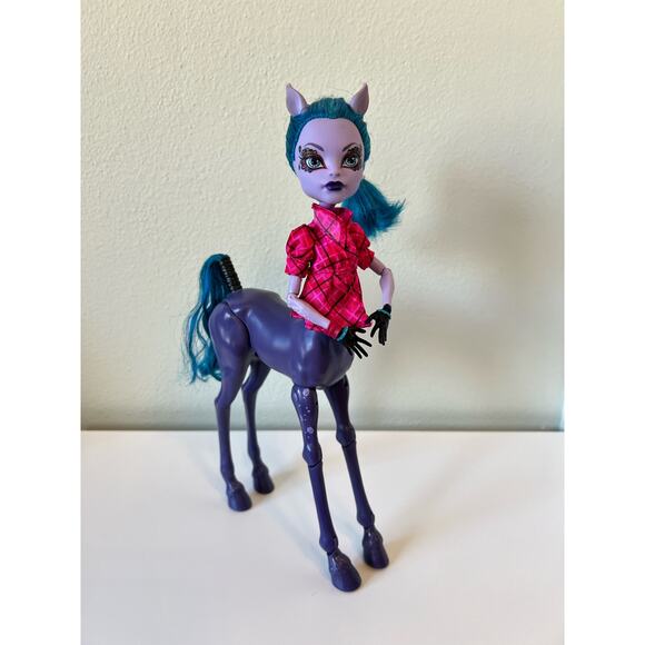 Monster High Doll Avea Trotter Freaky Fusion Collection 2013 - Picture 2 of 5